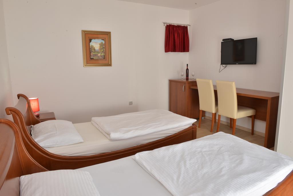 Apartment And Rooms In Club Indija Exterior foto