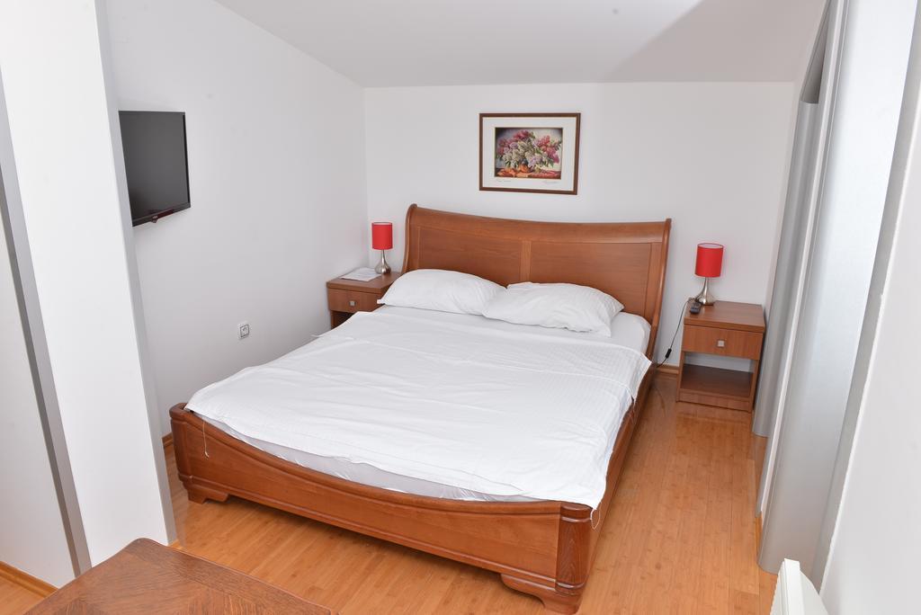 Apartment And Rooms In Club Indija Exterior foto